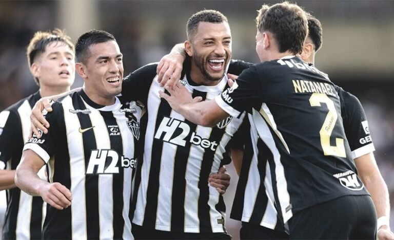 Atlético-MG vence Coritiba, amplia série invicta e dorme no G5 do Brasileirão