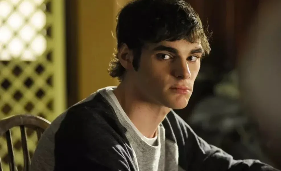 Morre aos 34 anos RJ Mitte, ator que interpretou filho de Walter White em Breaking Bad