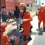 Bombeiros socorrem duas vítimas após acidente entre motocicleta e bicicleta em Cáceres