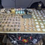 Cavalaria da Polícia Militar apreende mais de 300 porções de drogas e prende dupla em Juína