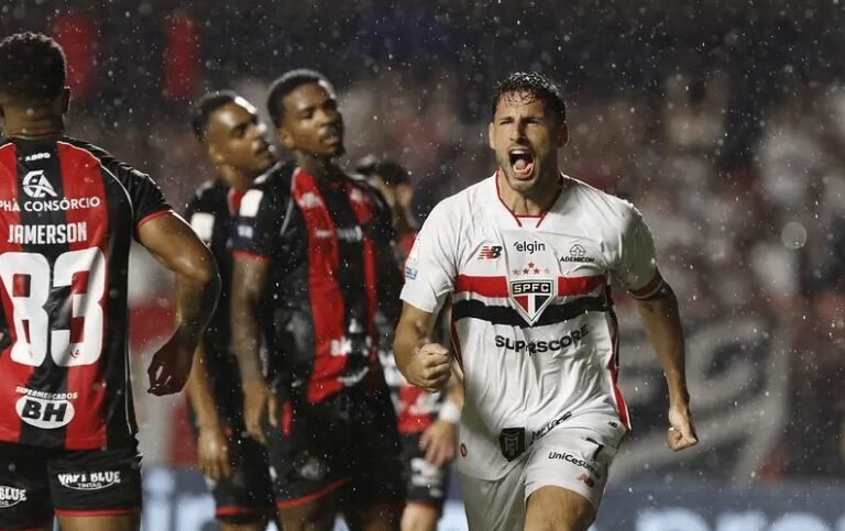 Calleri faz dois gols, São Paulo vence o Vitória e ganha fôlego no Brasileirão