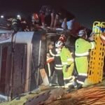 Carreta tomba na BR-163 entre Sinop e Sorriso e motorista fica ferido; pista fica interditada  