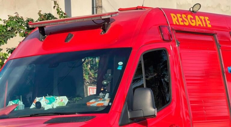 Carro perde roda, invade pista contrária e colide com moto no Nortão