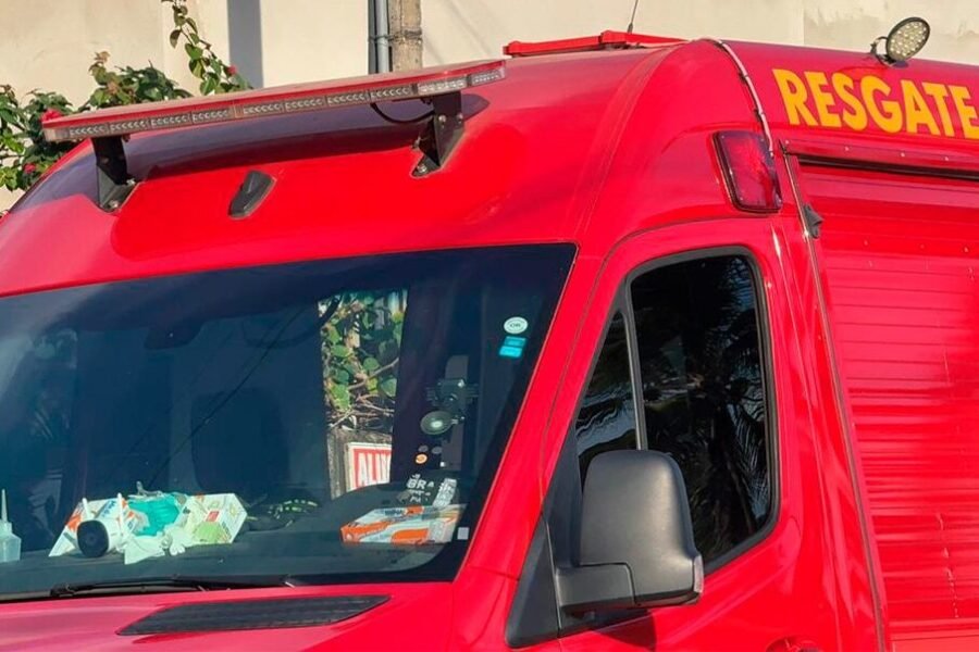 Carro perde roda, invade pista contrária e colide com moto no Nortão