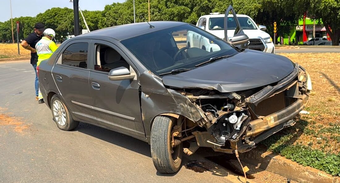 Colisão entre carro e carreta deixa BR-163 interditada em Sorriso