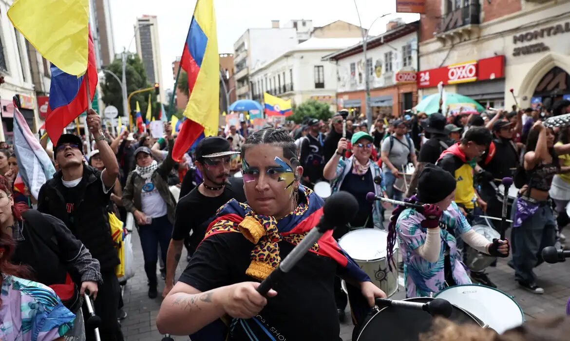 Colômbia enfrenta onda de protestos contra o governo de Abelardo de la Espriella