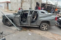 Condutor é preso após fugir da polícia, colidir em moto e derrubar poste em Mato Grosso