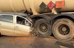 Condutor morre em violenta colisão entre carro e carreta em Mato Grosso