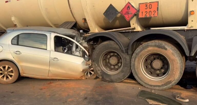 Condutor morre em violenta colisão entre carro e carreta em Mato Grosso