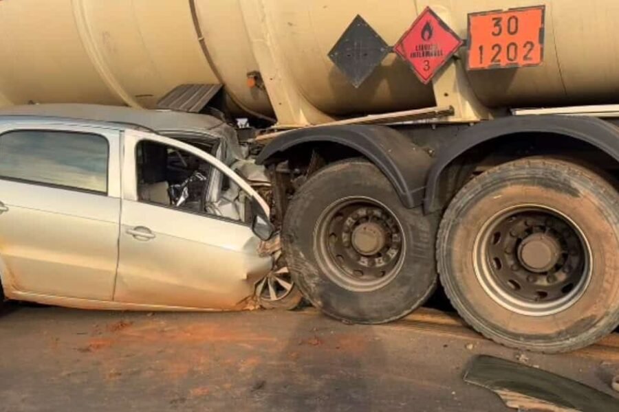 Condutor morre em violenta colisão entre carro e carreta em Mato Grosso