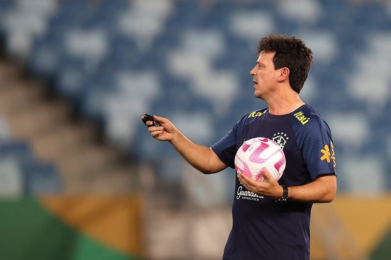 Corinthians demite Fernando Diniz após 7ª derrota seguida; Ramon principal cotado