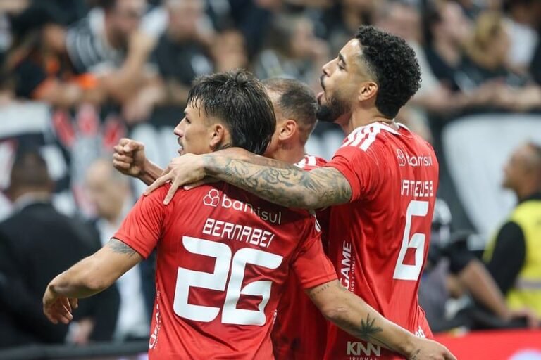 Corinthians perde para Internacional pelo Brasileirão e fica perto do Z4