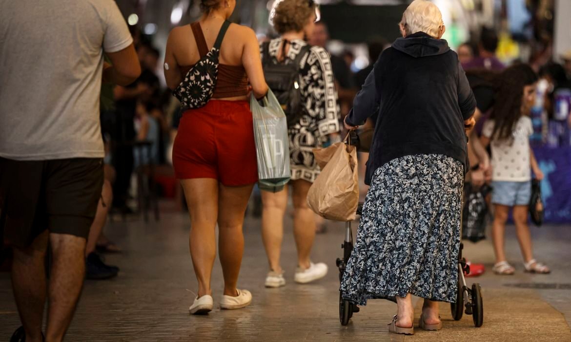 Economistas apontam inviabilidade de corte drástico de gastos sem afetar áreas sociais
