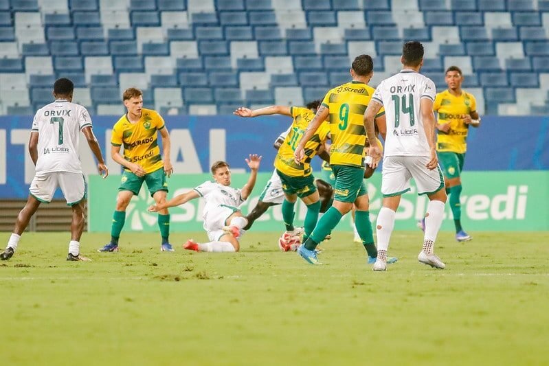 Cuiabá recebe Ponte Preta neste sábado em busca de aproximação do G6 na Série B