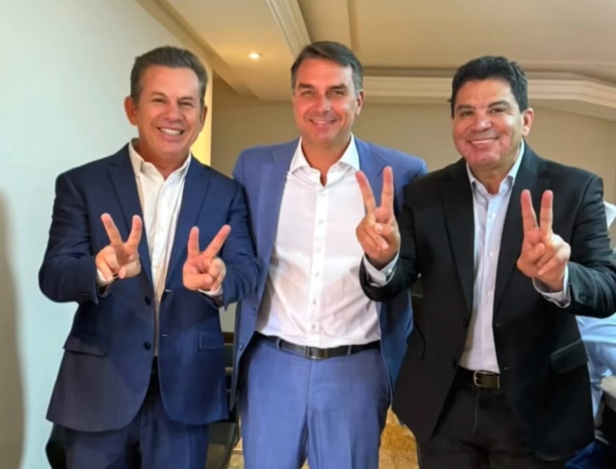 Após vencer Senado, Mauro Mendes se reúne com Flávio Bolsonaro em Brasília