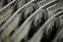 Dólar sobe 8,21%, e bolsa cai 13,88% após reeleição de Lula