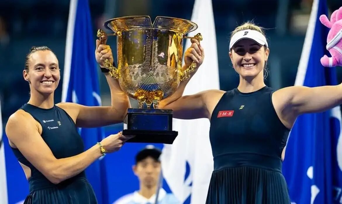 Luisa Stefani conquista o WTA 1000 de Pequim e fatura o quinto troféu do ano