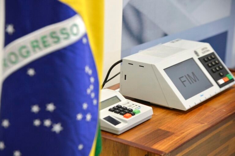 Eleitores estão indo às urnas para escolher o presidente; 2,6 milhões aptos em MT