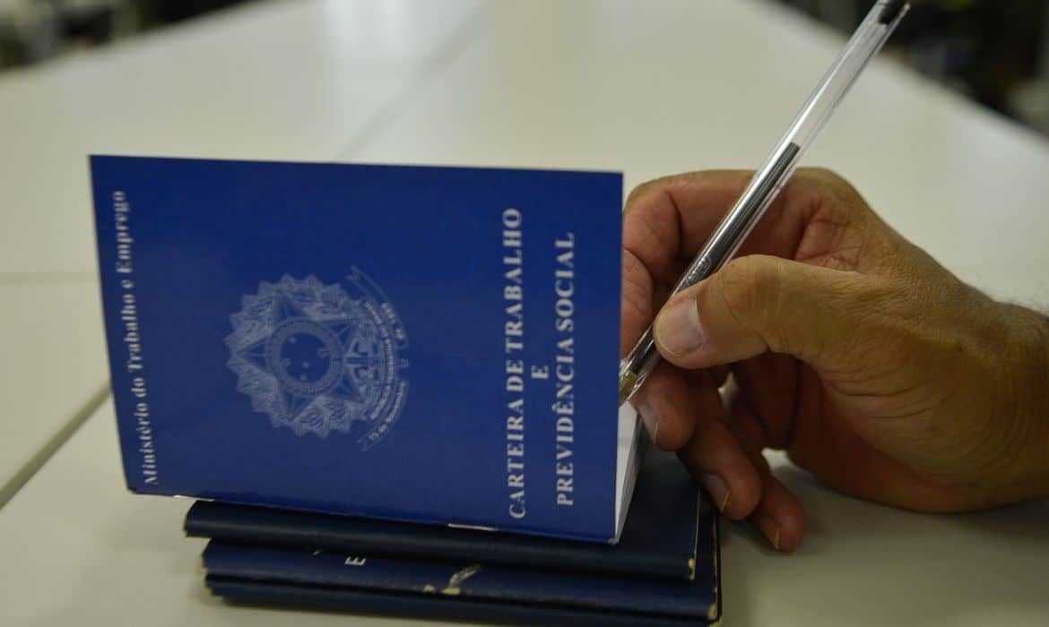 Empresas e indústrias oferecem 45 vagas para profissionais em Lucas do Rio Verde