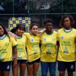Ex-jogadoras da seleção de futebol incentivam alunas em escolas do Rio