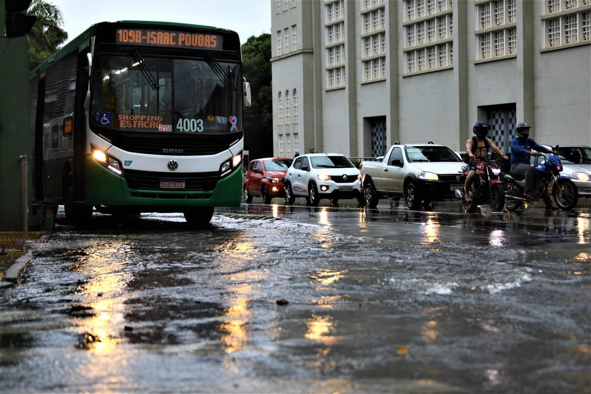 Cuiabá tem previsão de novas chuvas e ventos de até 100 km/h para esta sexta-feira