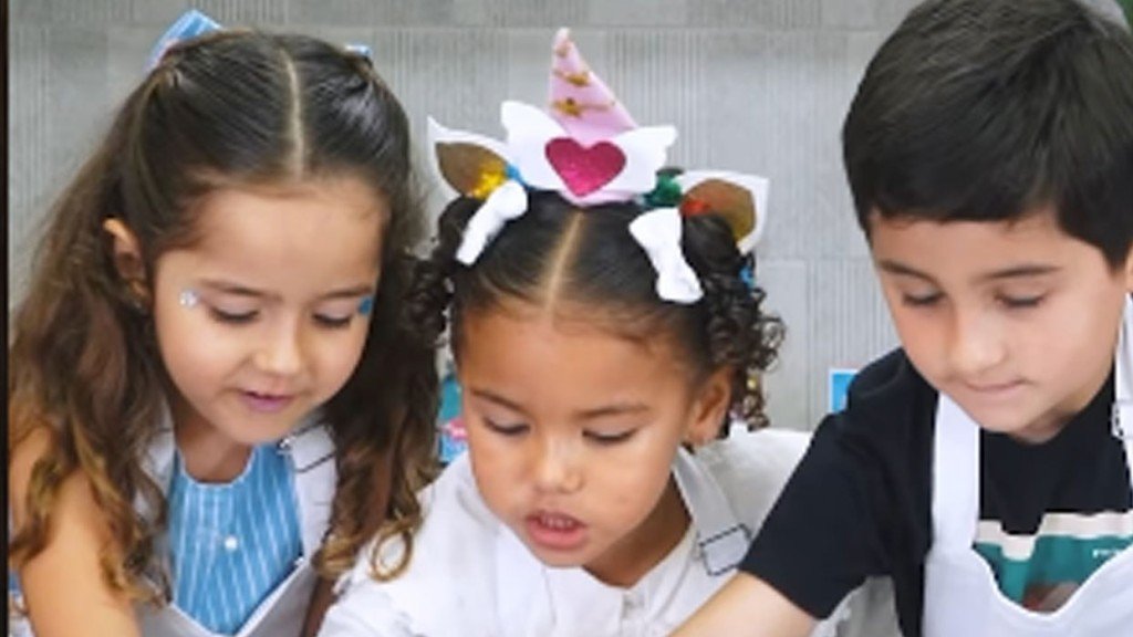 Bruna Biancardi reúne ‘turminha especial’ na cozinha e celebra Dia das Crianças