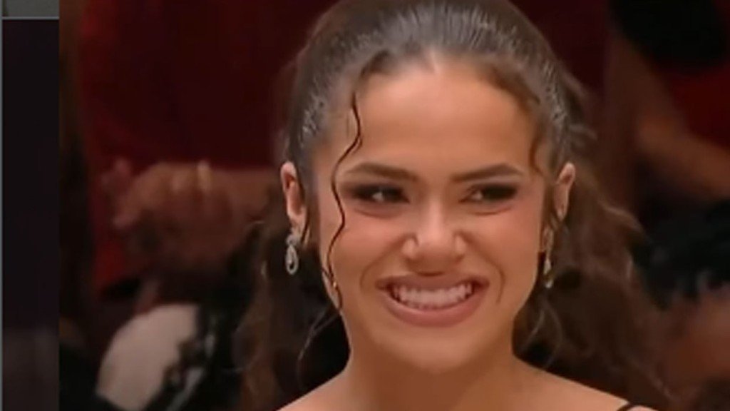 Maisa Silva relembra fala de Silvio Santos durante bate papo com Angélica: ‘Me veria’