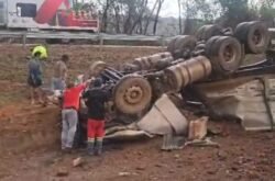 Identificado motorista que morreu após carreta tombar em Mato Grosso