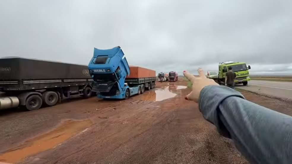 Caminhoneira youtuber relata furto de três módulos de caminhões estacionados em MT