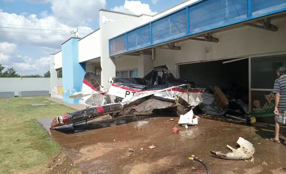 VÍDEO: avião agrícola cai em creche com mais de 150 crianças em MT