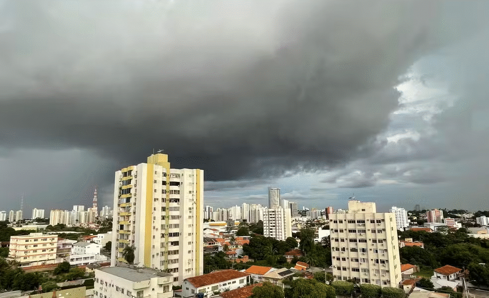 Cuiabá tem previsão de chuva e máxima de 34°C em fim de semana com alerta amarelo em MT