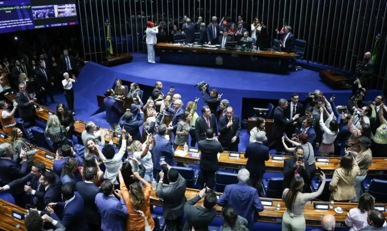 Imprensa estrangeira vê vitória de Lula em aprovação do fim da 6x1