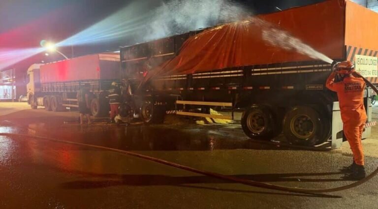 Incêndio em carreta carregada é contido pelos bombeiros no Nortão