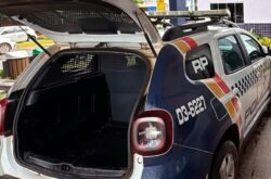 Jovem empina moto, foge da PM e cai durante perseguição em Alta Floresta