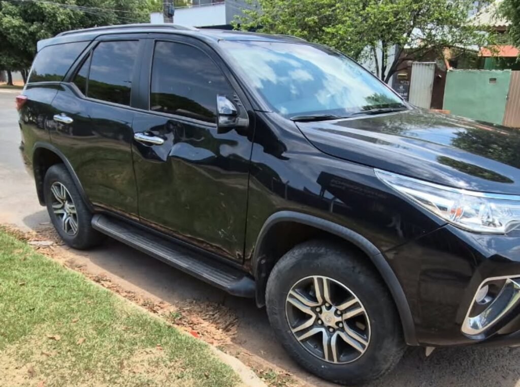 Jovem fica ferida após colisão entre carro e moto em Sinop
