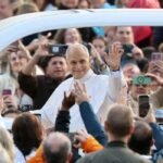 Papa Leão XIV volta ao papamóvel em audiência no Vaticano