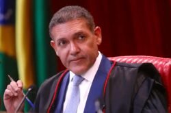 Ministro do TSE suspende propaganda de Lula por omitir arquivamento de investigação