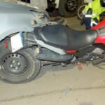 Moto fica “presa” em carro após colisão em Sinop; dois feridos