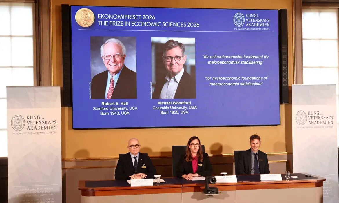 Prêmio nobel de economia 2026 vai para norte-americanos Robert Hall e Michael Woodford