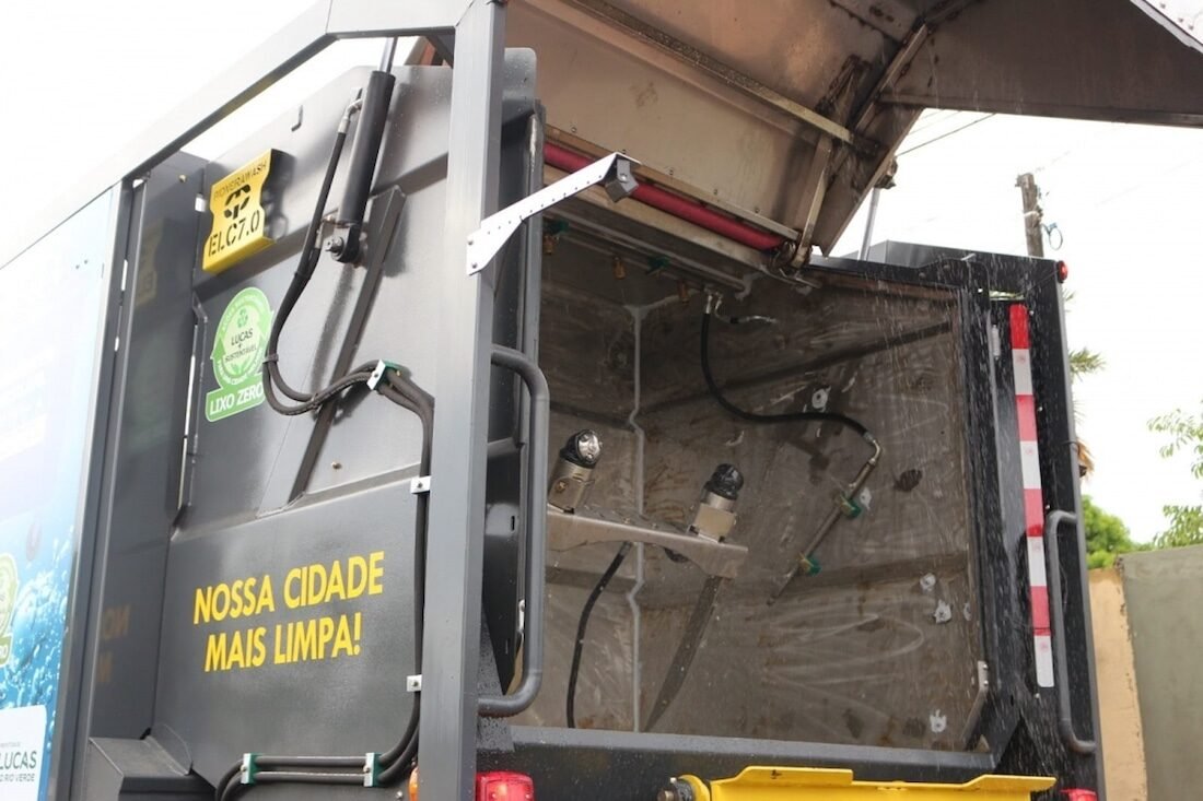 Novo caminhão vai aumentar frequência de limpeza de contêineres em Lucas do Rio Verde; R$ 1,7 milhão