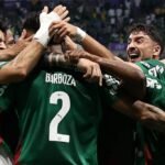 Palmeiras goleia, segue na cola do líder e deixa o Corinthians encostado no Z4