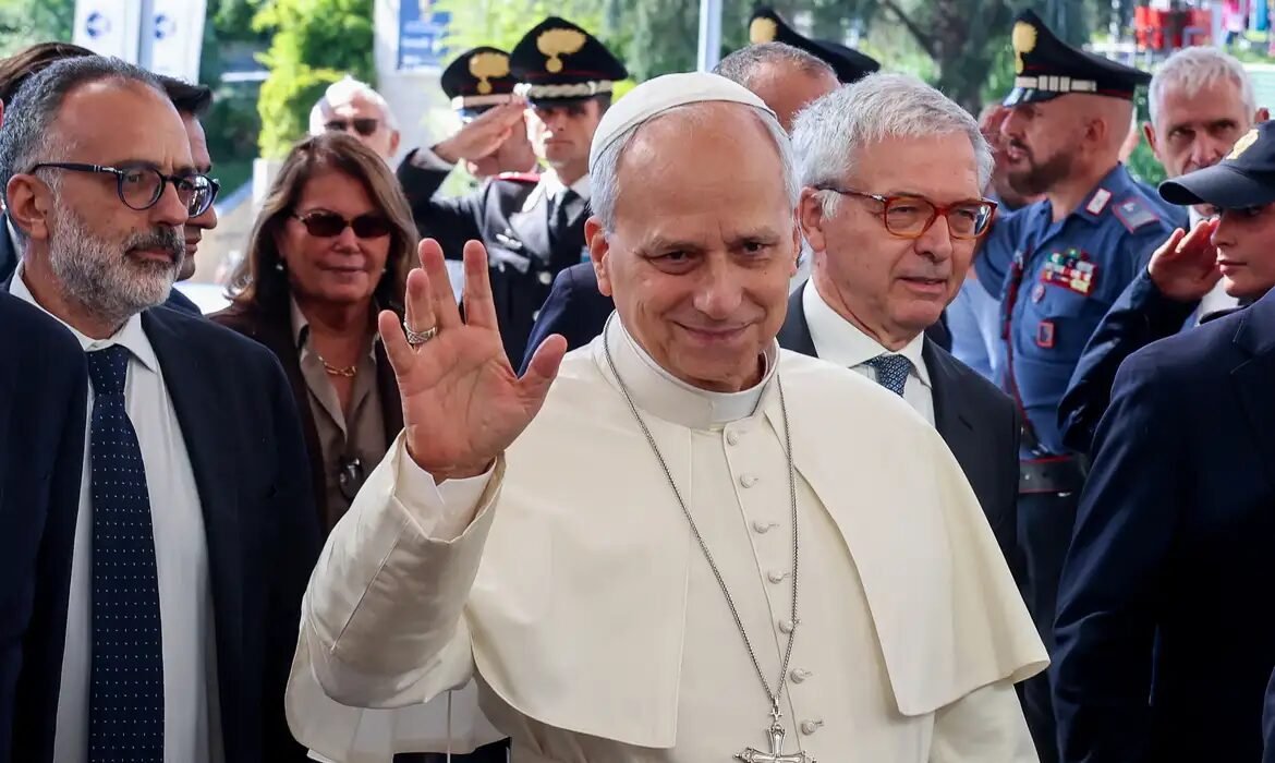 Papa Leão XIV não precisará de tratamento contra câncer, dizem médicos