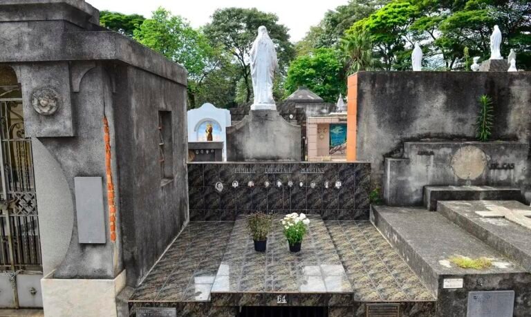 Polícia de SP investiga venda de dados de mortos a funerárias