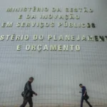 Governo planeja remanejar R$ 20 bilhões no Orçamento de 2027 para medidas de estímulo econômico