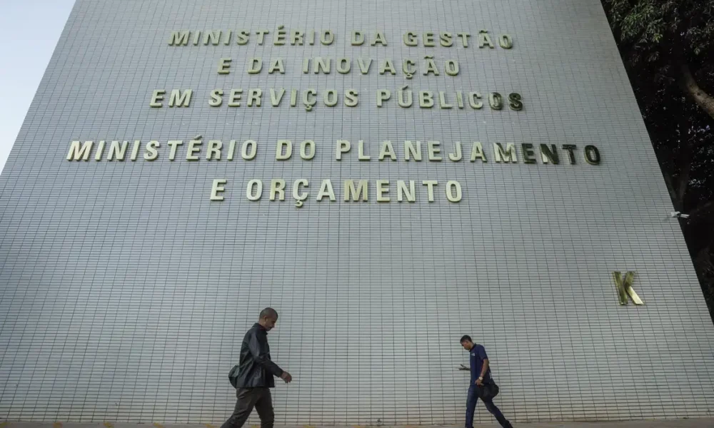 Governo planeja remanejar R$ 20 bilhões no Orçamento de 2027 para medidas de estímulo econômico