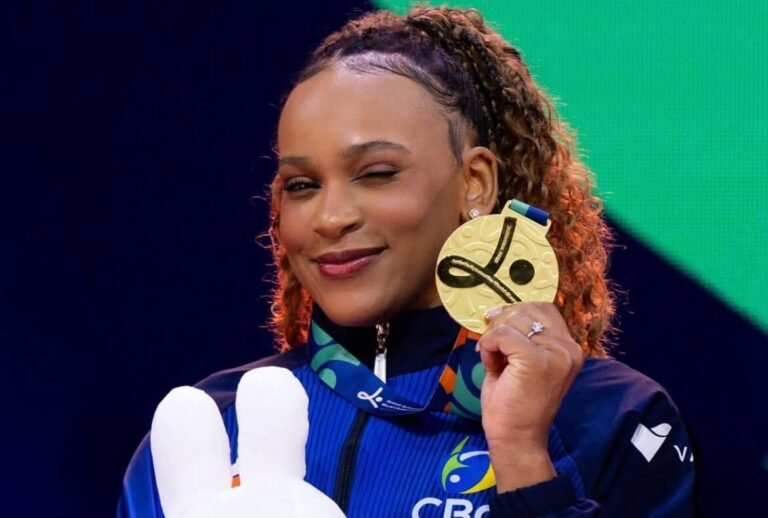 Rebeca Andrade conquista o tri no Mundial de Ginástica na Holanda