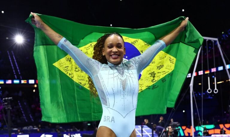 Rebeca Andrade conquista o tri no Mundial de Ginástica na Holanda