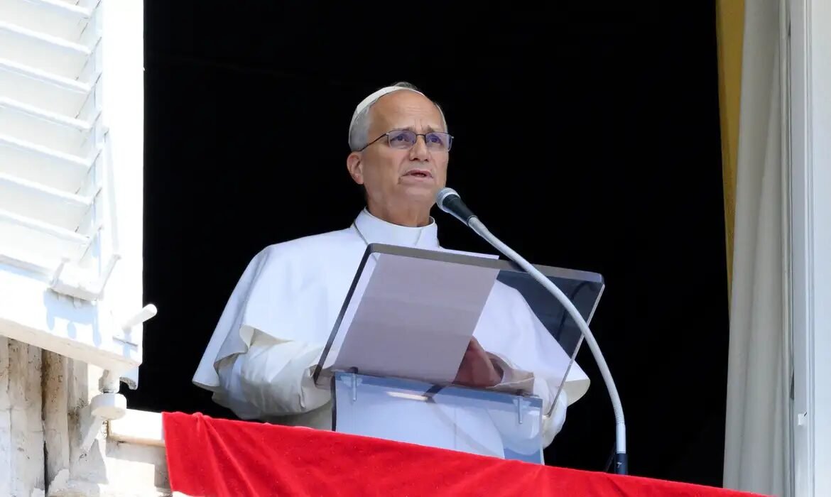Saúde do papa Leão 14 após cirurgia pulmonar evolui bem