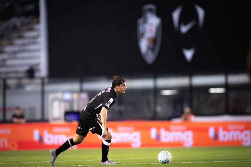 Santos perde de virada para Atlético-MG e fica em 8º