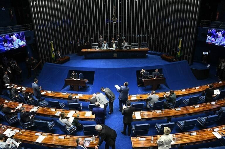 Senado aprova fim da escala de trabalho 6 x 1; mato-grossenses favoráveis
